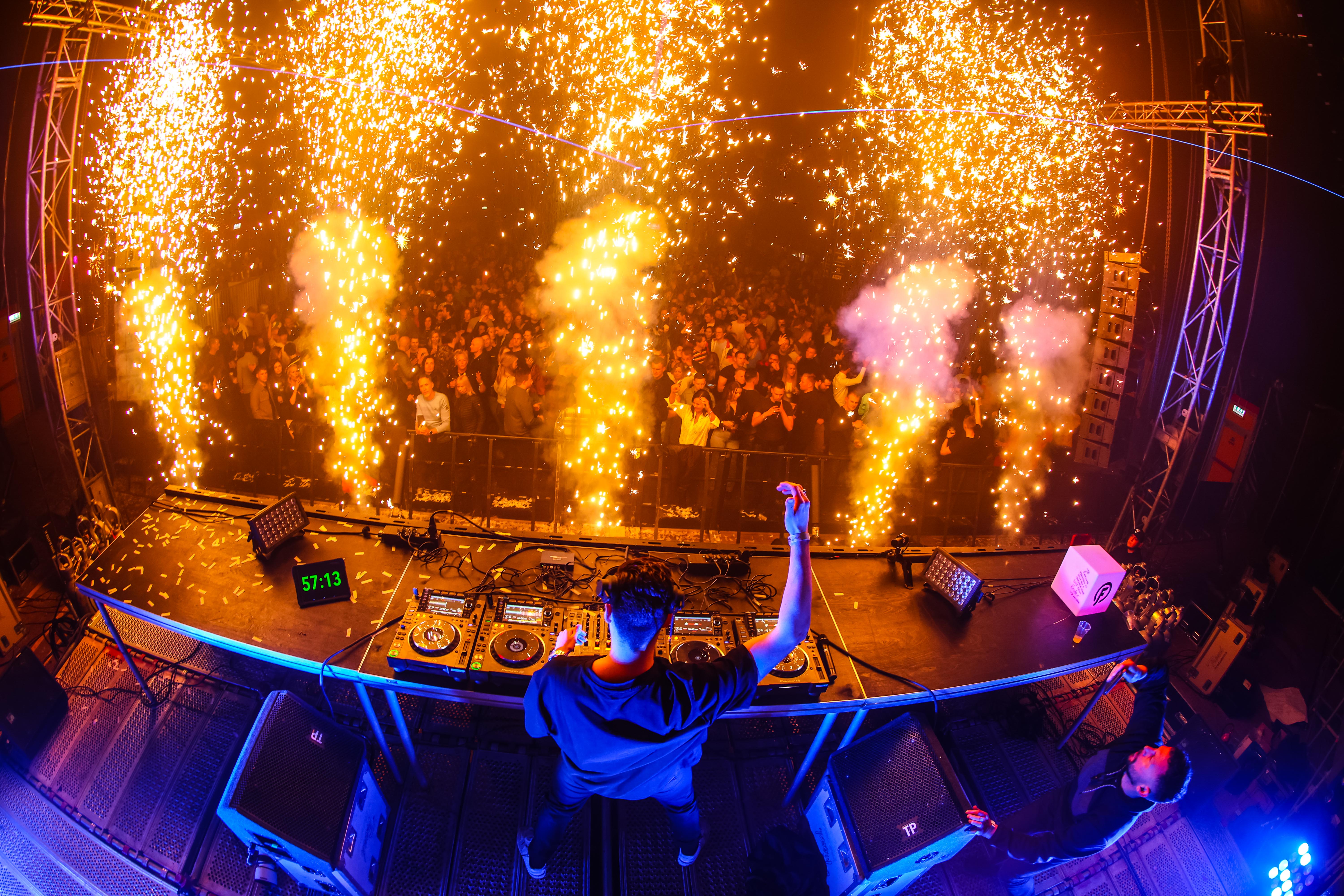 Magnificence Live